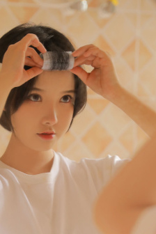 美女跪下吃男人的j8视频